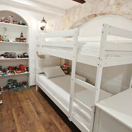 Faraway Apartment *
